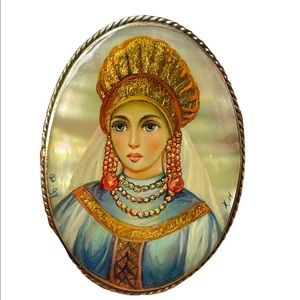 Hand Painted MOP Mother of Pearl Portrait Brooch Gold Gilt On Nickel Russian?